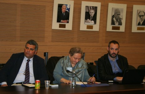 מימין: יאיר טרצ'יצקי, גלניס שוגרמן ומוחמד נג'יב, בדיון בוועדת החוץ והביטחון, 2.2.16 (צילום: אורן פרסיקו)